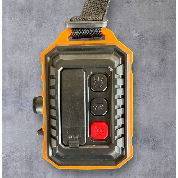 Solar Crank CR1009 NOAA Emergency Weather Alert Radio W/ AM/FM/SW Broadcast - Picture 6 of 8